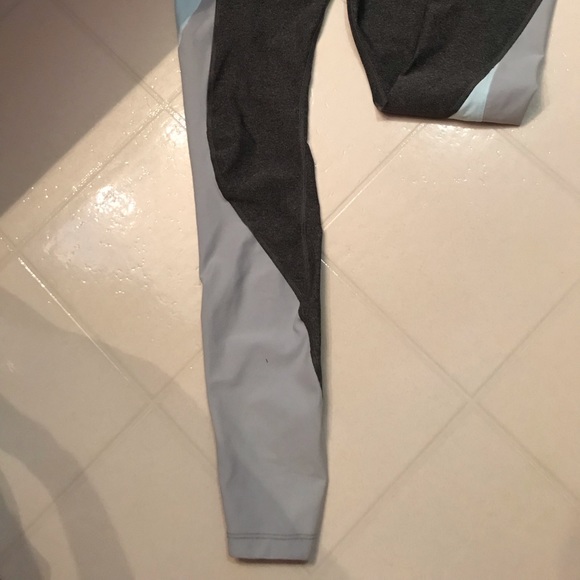 Nike multi colored leggings - Picture 3 of 4